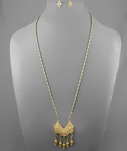 Gold Vintage Pendant Necklace